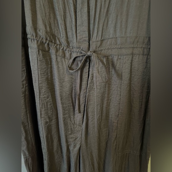 DKNY Utility Jumpsuit with Zipper detailing & drawstring/stretch waist. Size XL - Picture 4 of 11